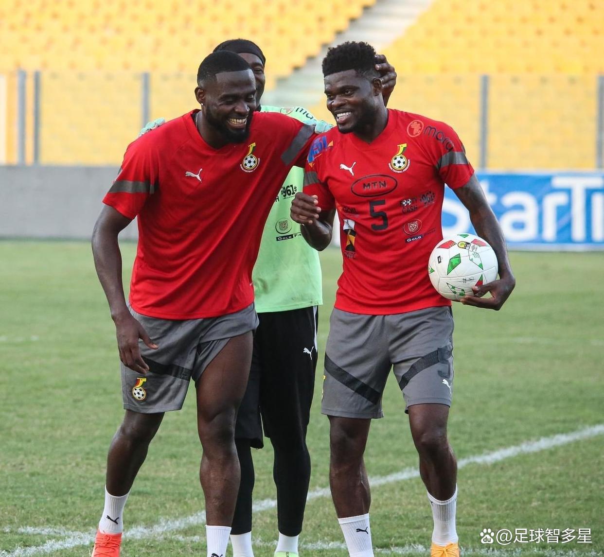 摩纳哥俱乐部球员们全力以赴 摩纳哥俱乐部球员们全力以赴