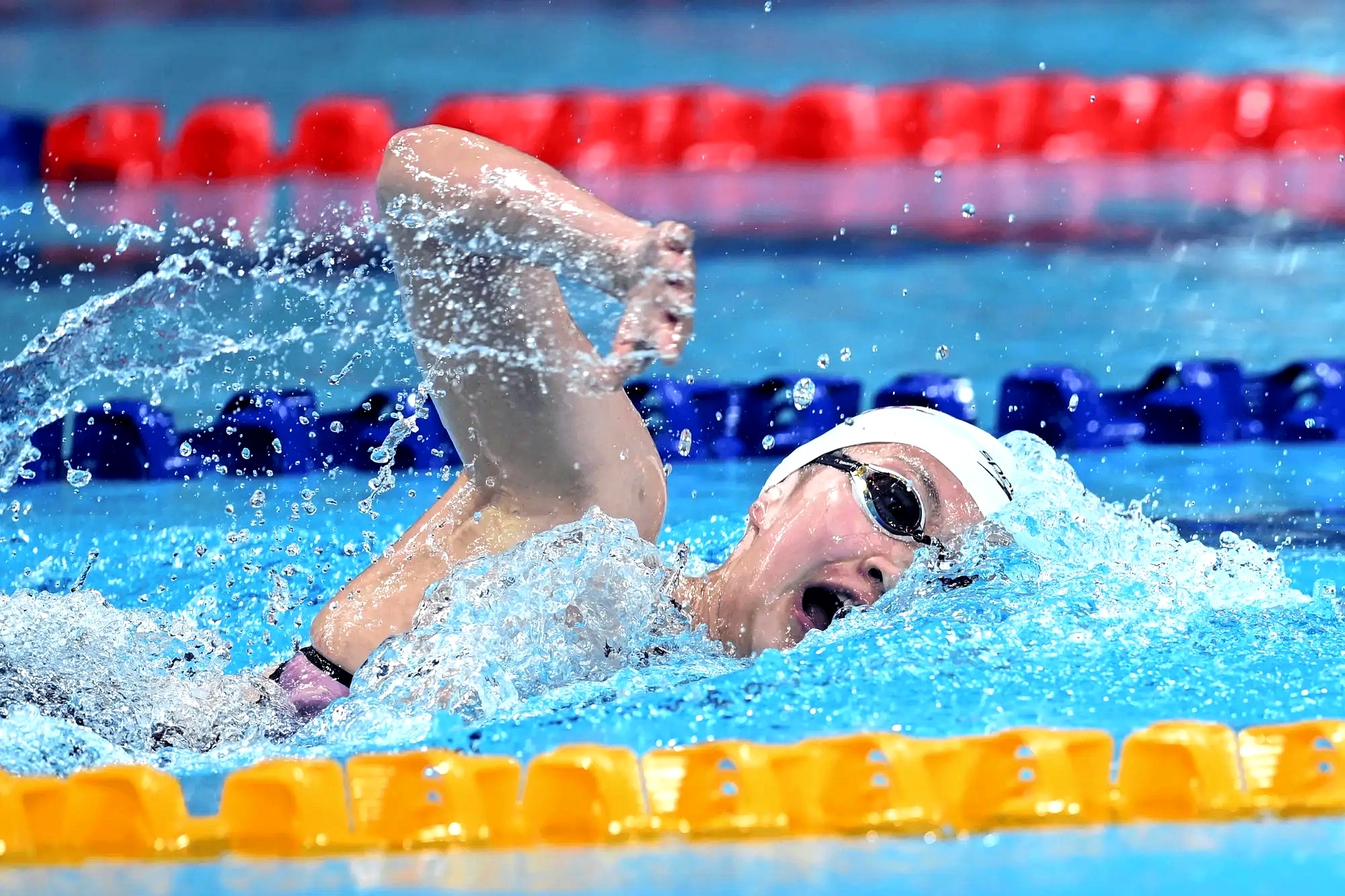 新加坡代表队在比赛中顽强拼搏