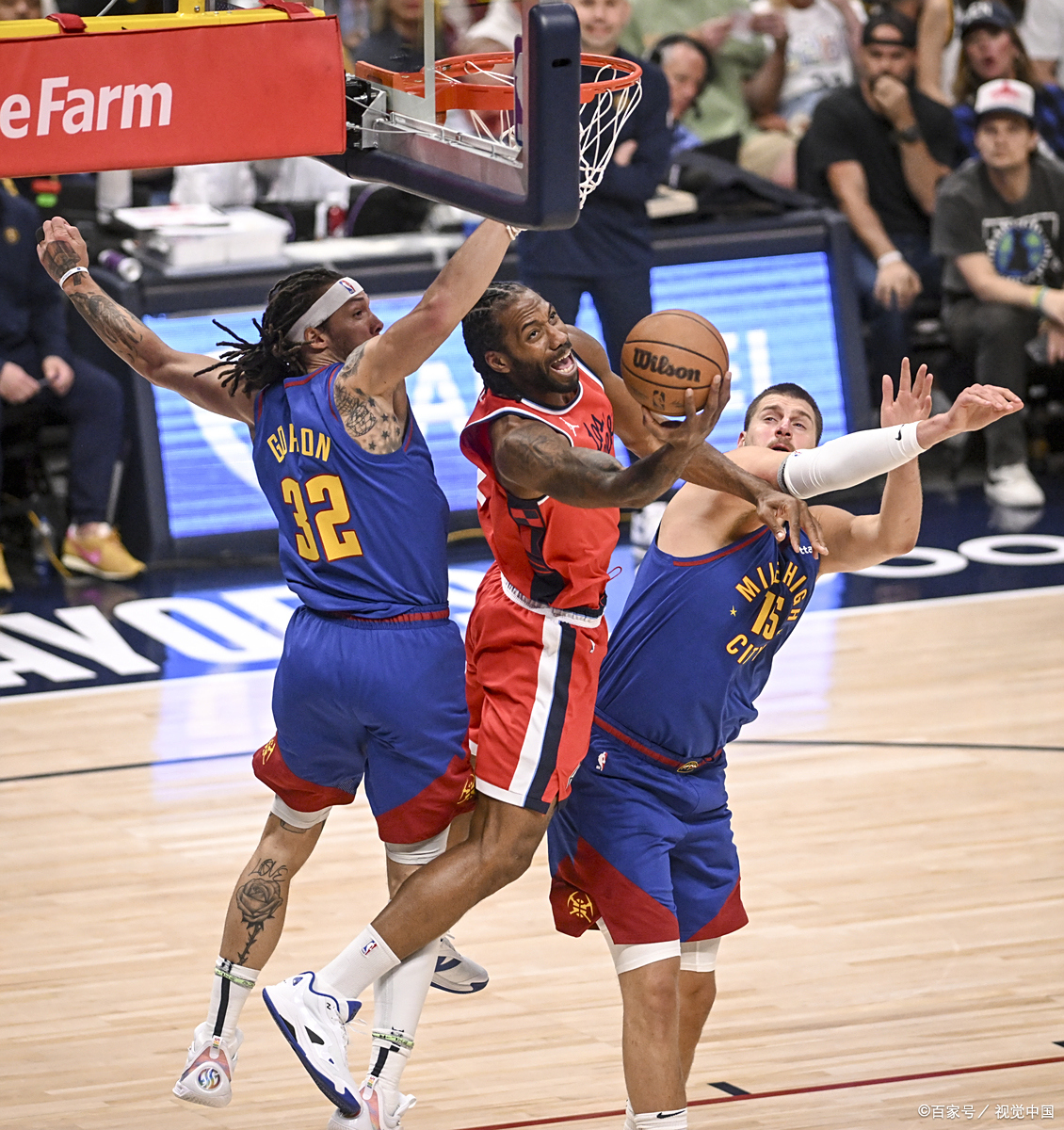 狂扣连连，球队高效进攻夺胜的简单介绍