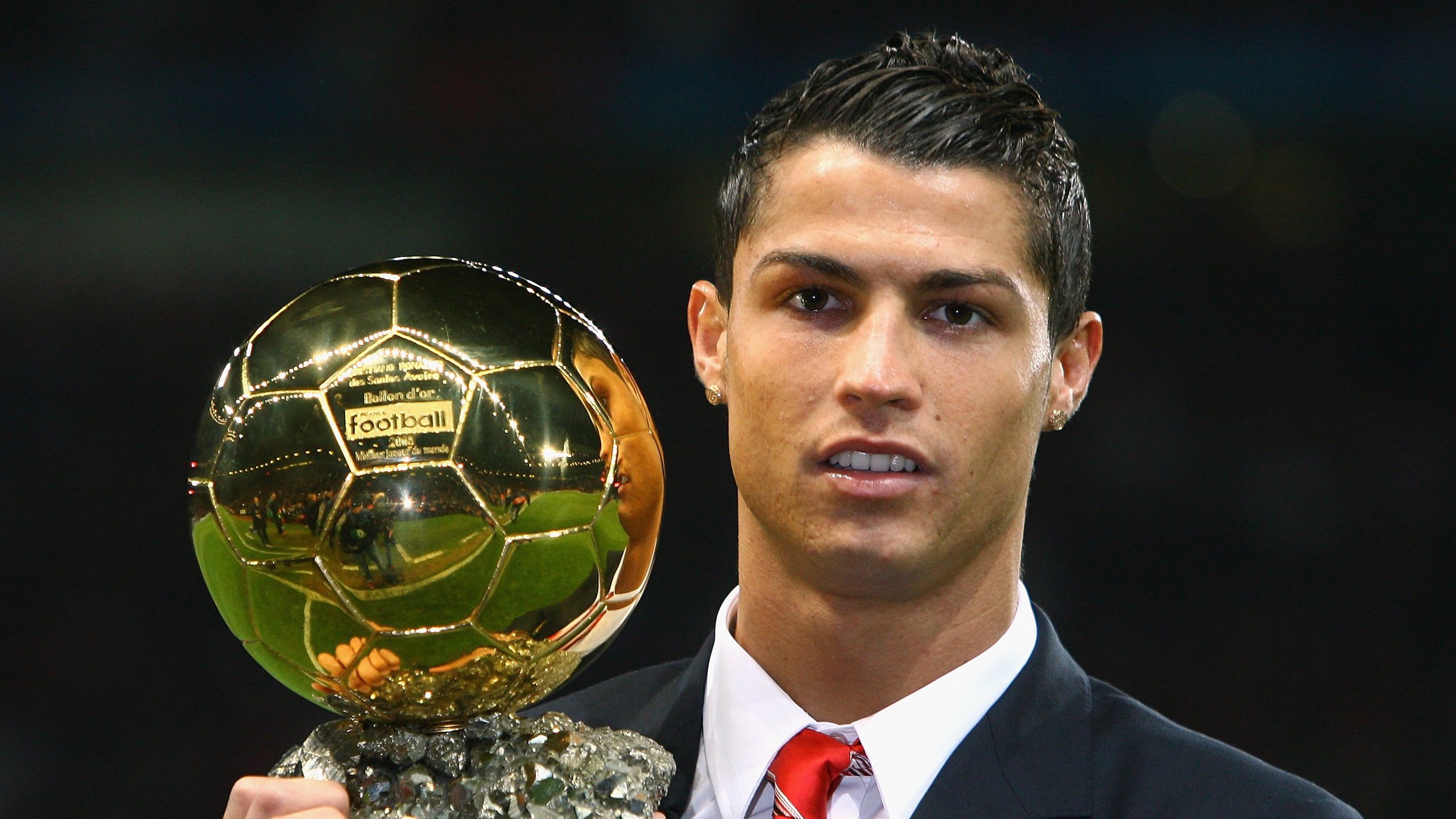 绿茵与赛道，当国际米兰横扫智利，萨拉赫在F1赛道上演终极超车